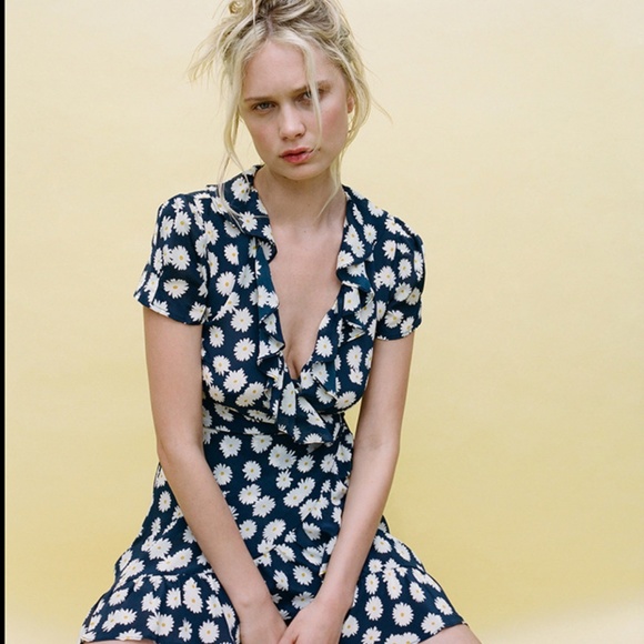 Realisation Par Dresses & Skirts - Réalisation Par The Valentina Short Sleeve Wrap Dress in Daisy | Size XS NEW